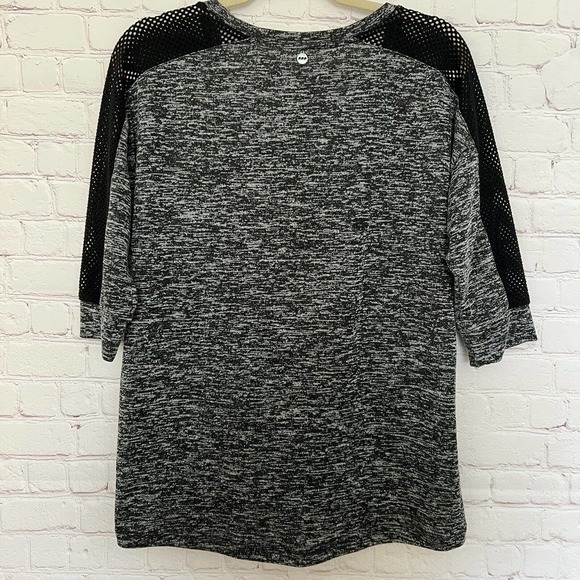 Lorna Jane Women's Ananda Black Gray 3/4 Mesh Sleeve Scoop Neck Top - Medium - Picture 3 of 6